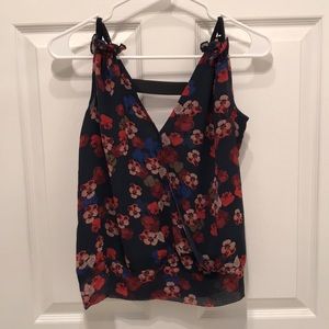 Gorgeous Jessica Simpson top. Size small